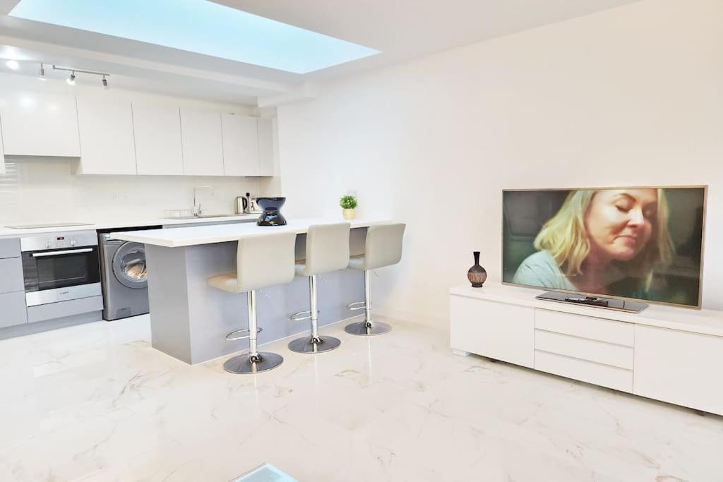 Paradigm House, Stunning 2-bedroom 1, Free Parking, * Oxford