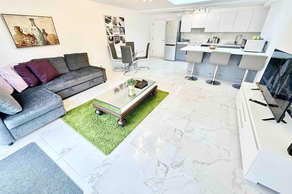 Paradigm House, Stunning 2-bedroom 1, Free Parking, * Oxford