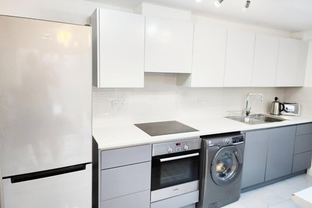 Paradigm House, Stunning 2-bedroom 1, Free Parking, Appartement